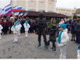 У Сімферополі окупанти змусили дітей танцювати навколо пам'ятника «ввічливому чоловічку» (відео)