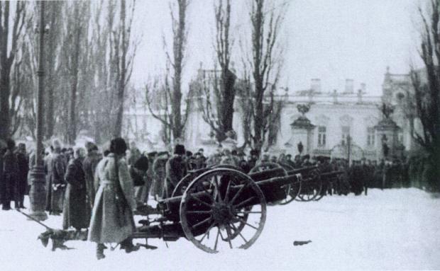 Артилерія Муравйова у Маріїнському парку Києва, 1918