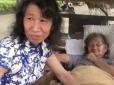 Неймовірна історія китайця, який 20 років переодягався в жінку заради матері (фото)