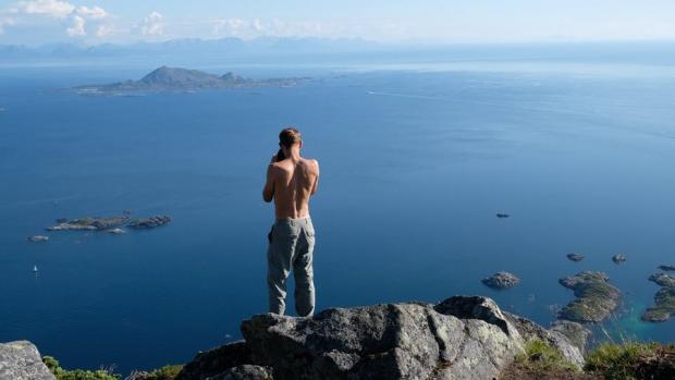 Фото: Путешественник Игорь Кучер во время одной из поездок в Норвегию, Лофотенские острова (предоставлено Nordic Travel) 