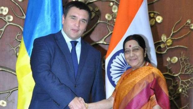 Сушма Сварадж вітає міністра закордонних справ України Павла Клімкіна для двосторонніх переговорів/Фото: DNA India
