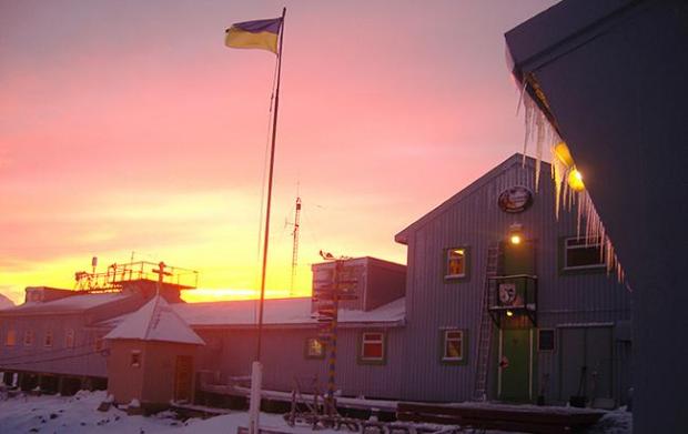 На перезмінку там чекають 12 науковців, які працювали цілий рік біля Південного полюсу/ Фото: daily.rbc.ua