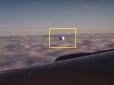 Оце так! Пасажир літака зняв на смартфон НЛО (відео)