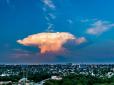 Не ядерний гриб: З'явилися фото незвичного явища у небі над Миколаєвом