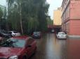 Через потужну зливу в Києві затопило будівлю Солом'янського районного суду (фотофакт)