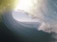 Закоханий у стихію: Серфер зловив гігантську хвилю (відео)