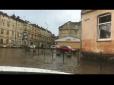 За кілька хвилин сильна злива перетворила Львів на справжню Венецію (відео)