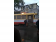 Дим, полум'я, паніка: У центрі Одеси на ходу загорівся переповнений трамвай (відео)