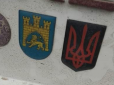Увага, це вам не вдома: У Польщі порушили справу через наклейку з тризубом на авто українця