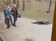 Ногами та при свідках: У Києві пасажири тролейбуса жорстоко побили нетверезого чоловіка (відео)