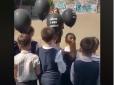 У кращих традиціях СРСР: В столичній школі провели поросійську 