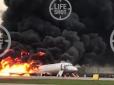 Апокаліптичне видовище: У російському аеропорту приземлився палаючий літак з пасажирами (відео)