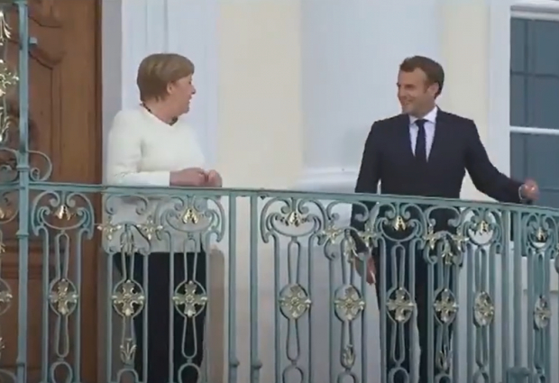 Меркель і Макрон на зустрічі в Німеччині (Twitter "DW на русском")
