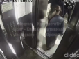 У Києві ліфт ледь не вбив людину: Страшний момент потрапив на відео