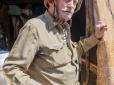 Надихає бійців бити загарбників: 95-річний ветеран Другої світової регулярно відвідує позиції ЗСУ на Донбасі