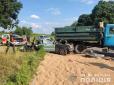 Знесло дах: У Вінницькій області в страшній ДТП загинули батько та син (фото, відео)