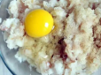 Яку частину яйця не можна додавати у котлети - здивуються навіть досвідчені господині