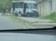 Водія врятувати не вдалось: У Полтаві маршрутка врізалася в житловий будинок (відео)