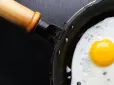 Секрет топкулінарів: Яка температура сковороди підходить для смаження яєць