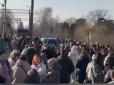У тому числі за кордоном: Відразу декілька потягів Укрзалізниці зупинили рух через повідомлення про замінування (фото, відео)
