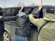 Співробітниця суду, співак і не тільки: СБУ викрила вісім російських агітаторів (фото)